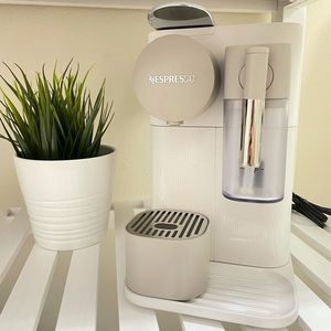 Lattissima One Porcelain White